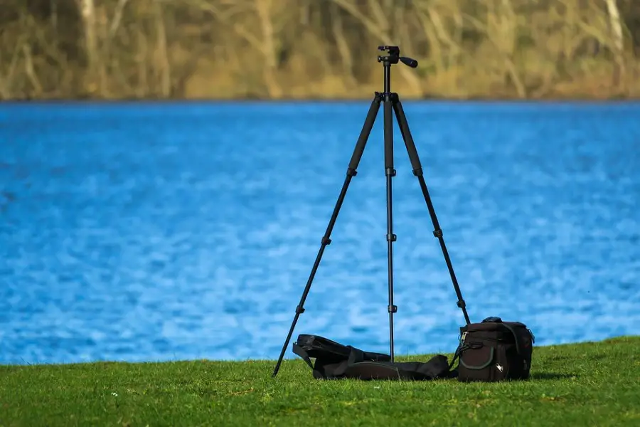 Camera Tripod Weighs 1 PoundCamera Tripod Weighs 1 Pound