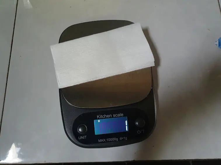 Piece of Paper Towel that weigh 1 gram